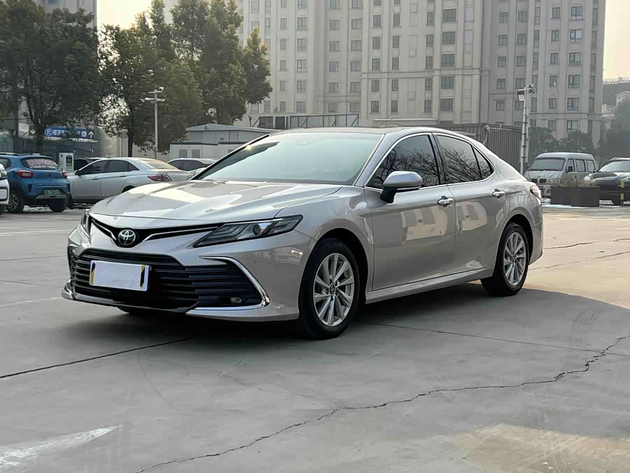 Toyota Camry 2021 immagine di auto #2
