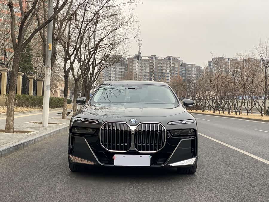 BMW i7 2023 #2 BMW i7 2023 car image #2