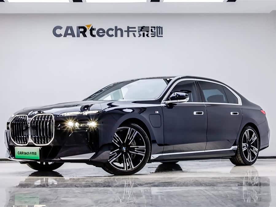 BMW i7 2024 car image #2