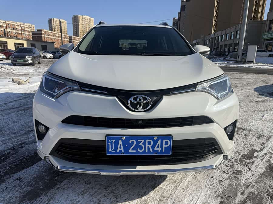 Toyota RAV4 2018 car image #2