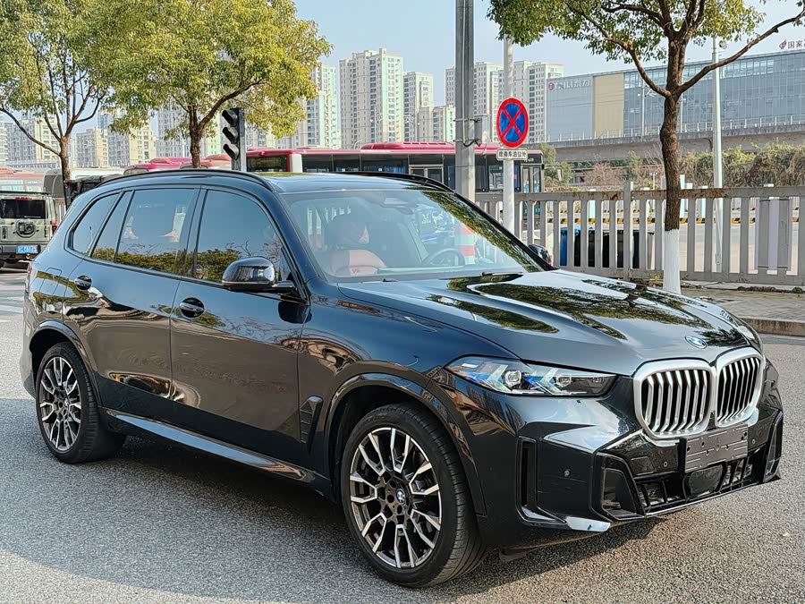 BMW X5 2024 car image #2