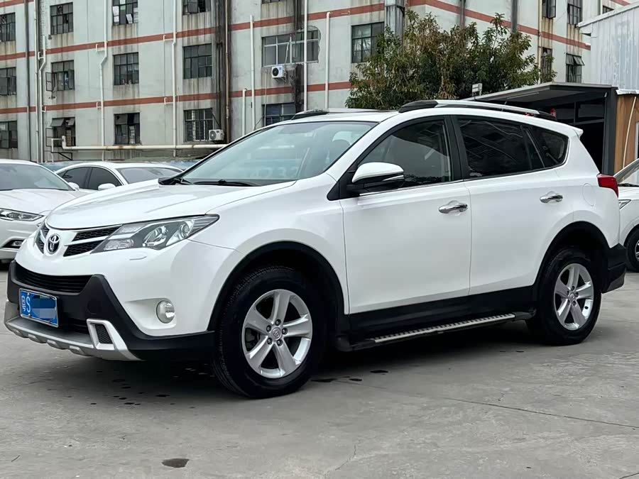 Toyota RAV4 2015 #2 Toyota RAV4 2015 car image #2