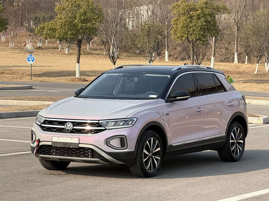 Volkswagen T-Roc 2023 car image #2
