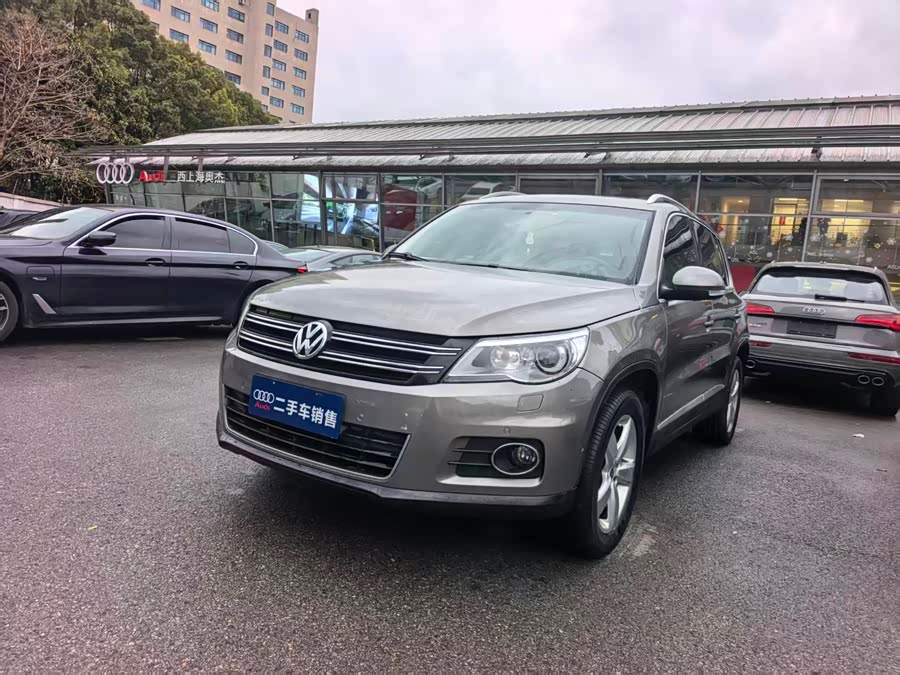Volkswagen Tiguan 2011 car image #2