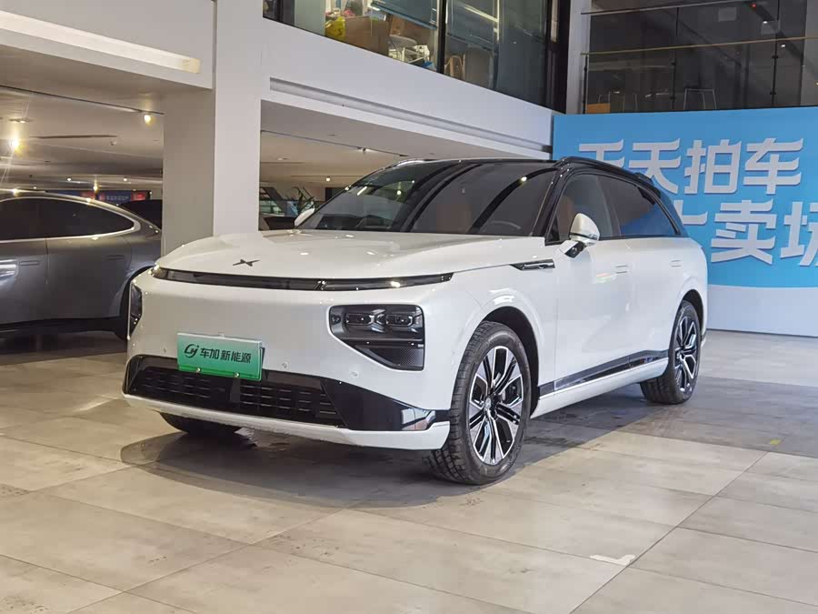 Xpeng G9 2025 car image #2