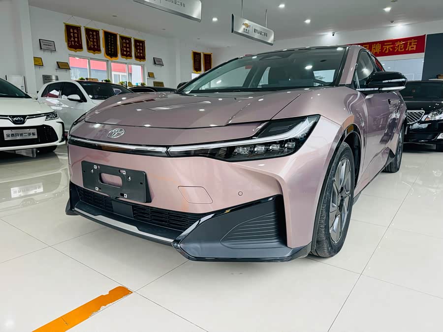 Toyota bZ3 2023 صورة سيارة #2