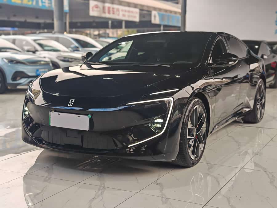 Avatr 12 2024 car image #2