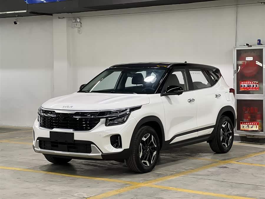Kia Seltos 2025 car image #2