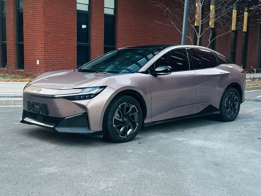 Toyota bZ3 2023 immagine di auto #2