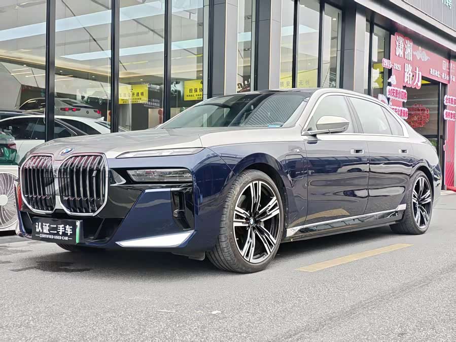 BMW i7 2024 imagen de coche #2