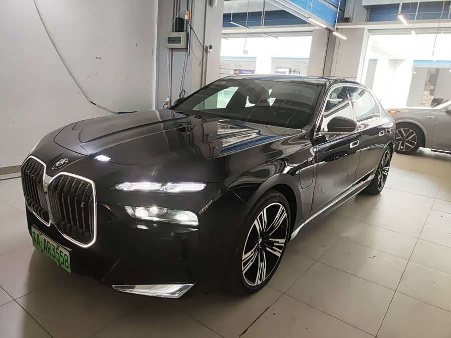 BMW i7 2023 #2 BMW i7 2023 car image #2