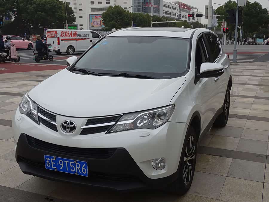 Toyota RAV4 2015 car image #2