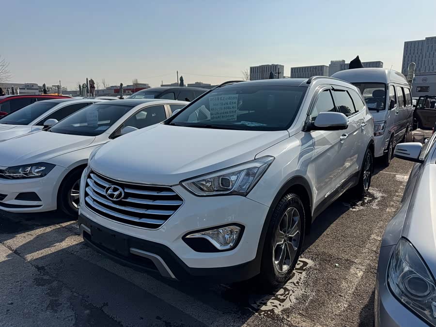Hyundai Grand Santa Fe 2015 car image #2