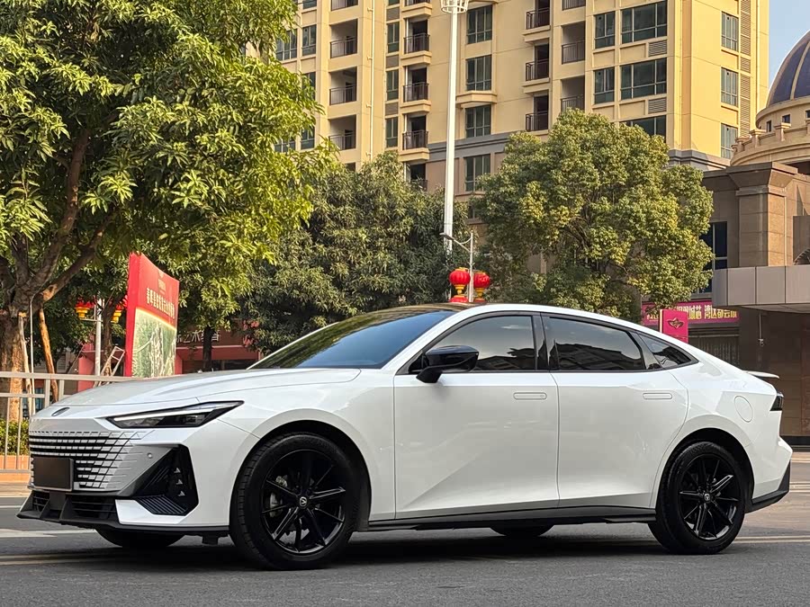 Changan UNI-V 2023 car image #2