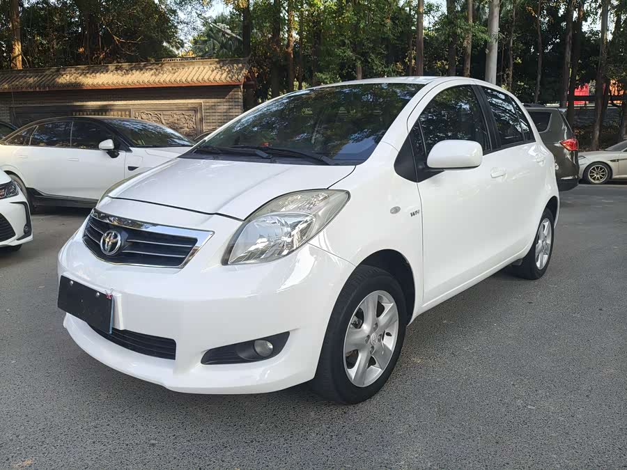 Toyota Yaris 2011 imagen de coche #2