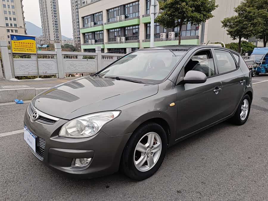 Hyundai i30 2010 car image #2