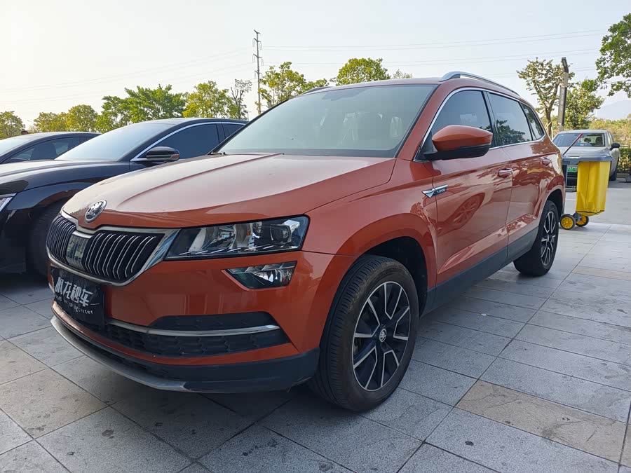 Skoda Karoq 2019 car image #2