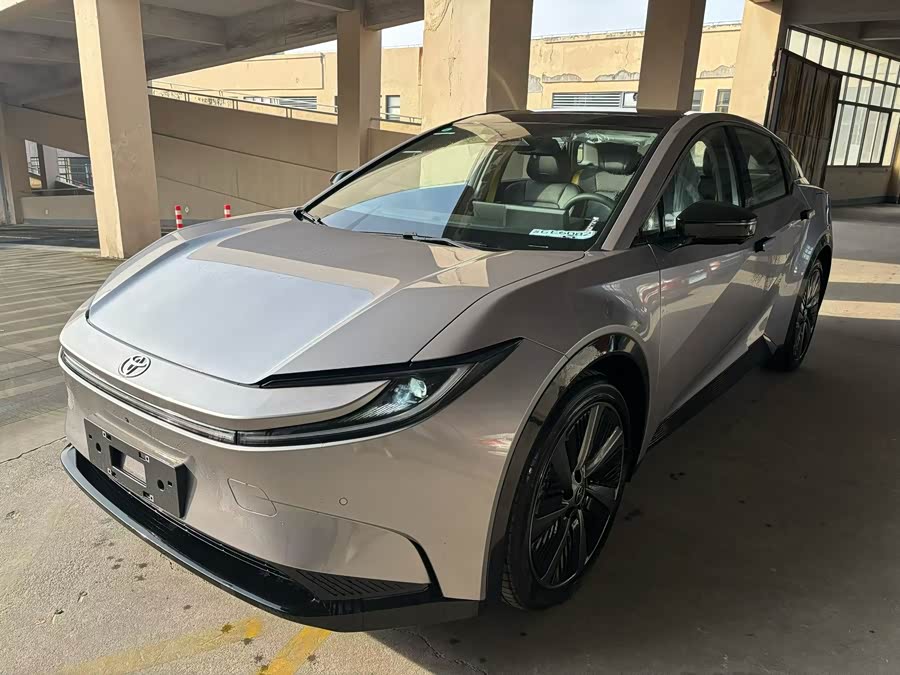 Toyota bZ5 2025 car image #2