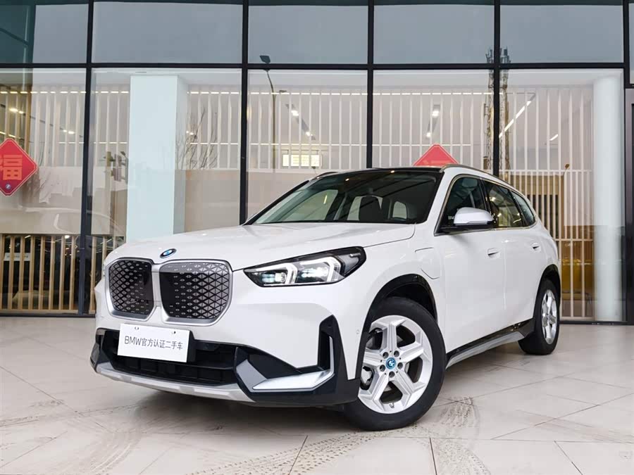 BMW iX1 2025 صورة سيارة #2