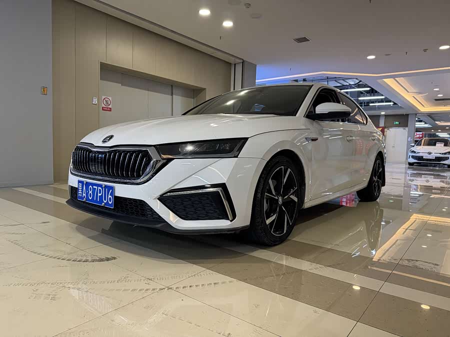 Skoda Octavia 2022 car image #2