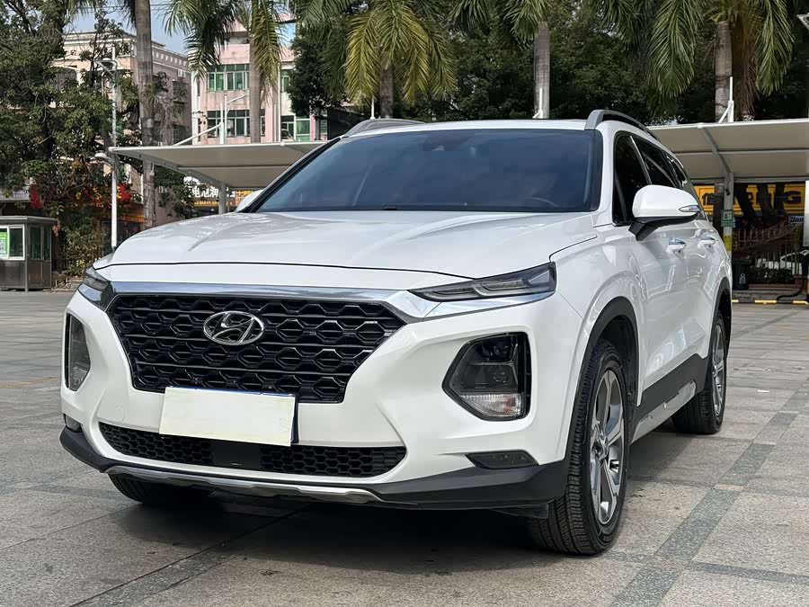 Hyundai Santa Fe 2020 car image #2