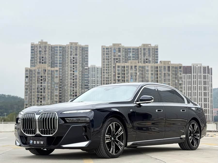 BMW 7 Series 2025 car image #2