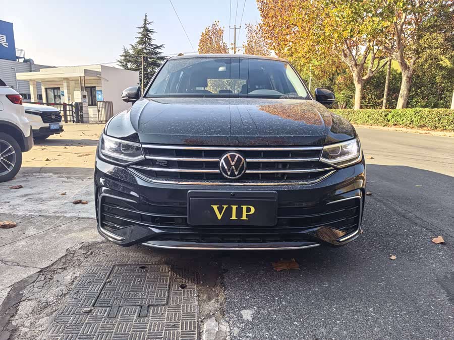 Volkswagen Tiguan L 2024 car image #2