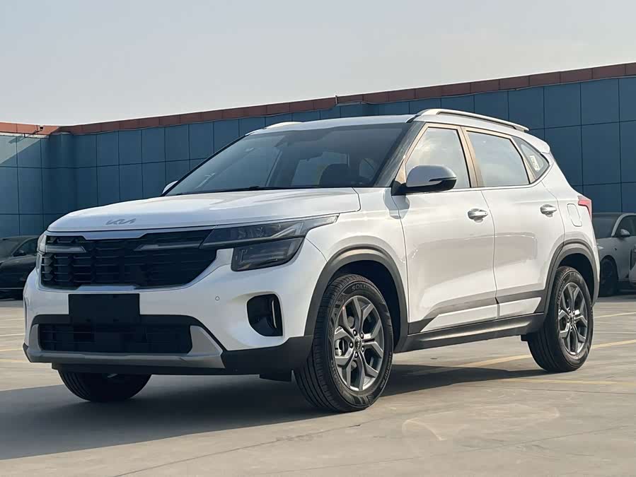 Kia Seltos 2025 car image #2