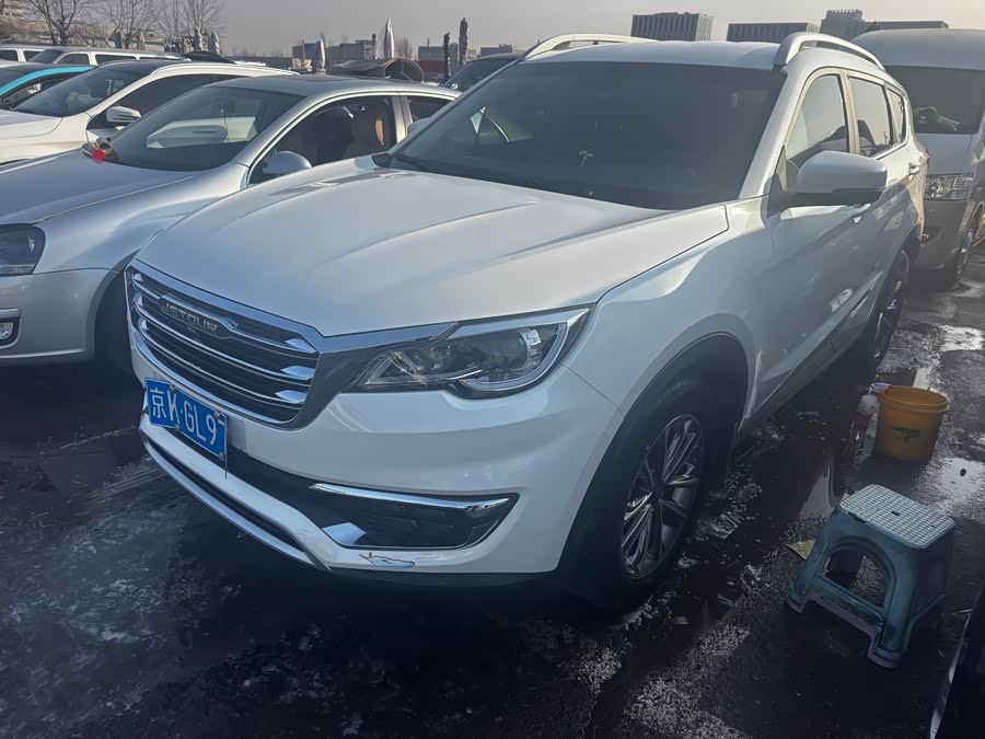 X70M 2019 car image #2
