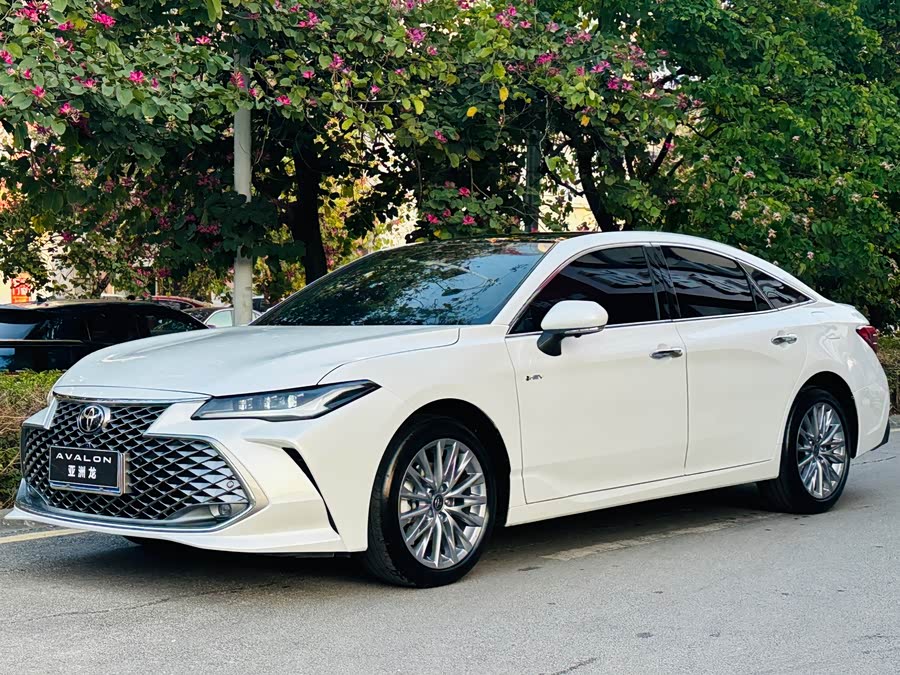 Toyota Avalon 2025 car image #2