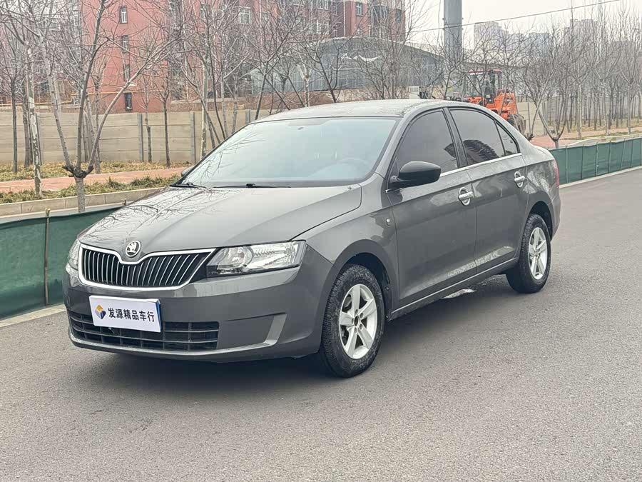 Skoda Rapid 2016 car image #2