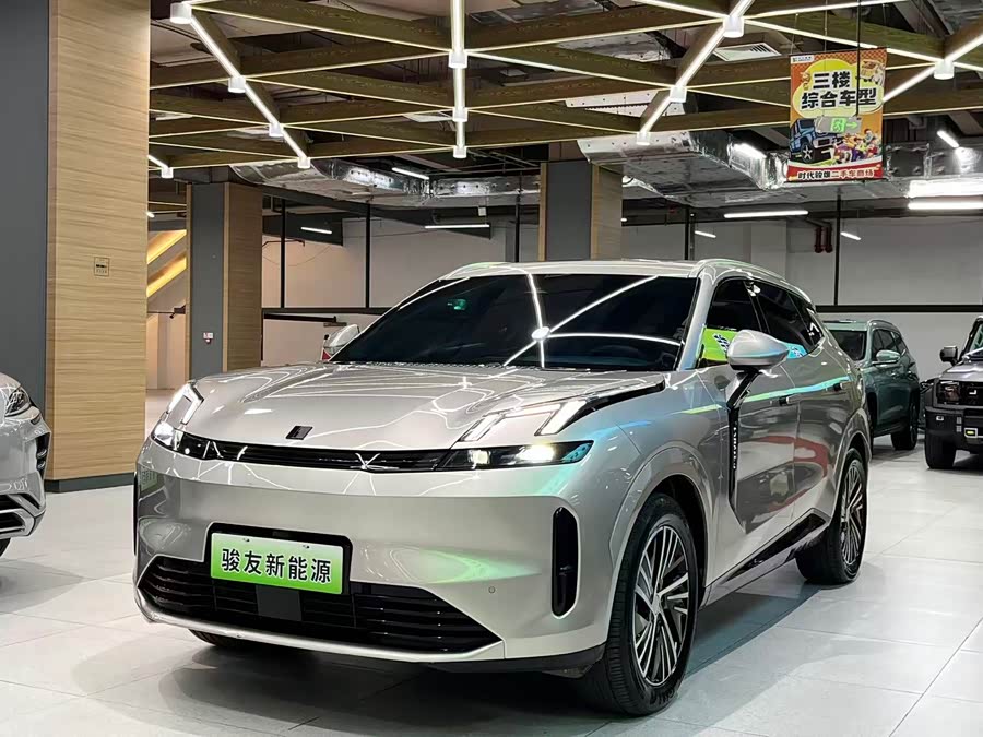 Lynk & Co 08 EM-P 2025 #2 Lynk & Co 08 EM-P 2025 car image #2
