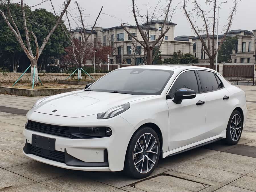 Lynk & Co 03 2020 car image #2