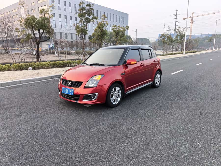 Suzuki Swift 2015 car image #2