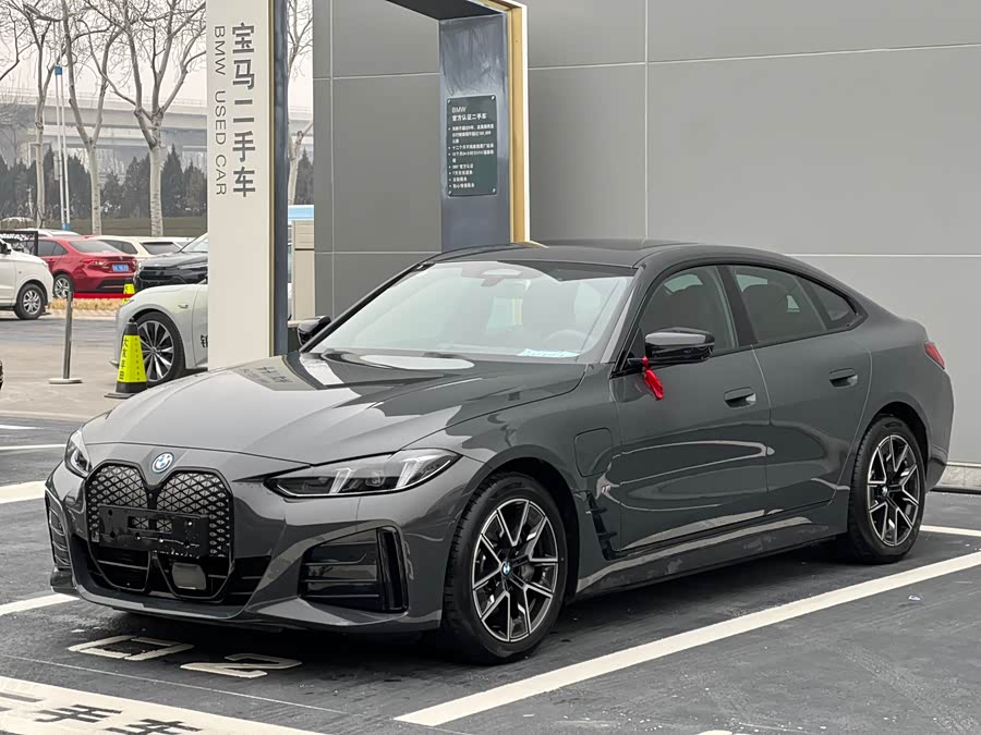 BMW i4 2025 car image #2