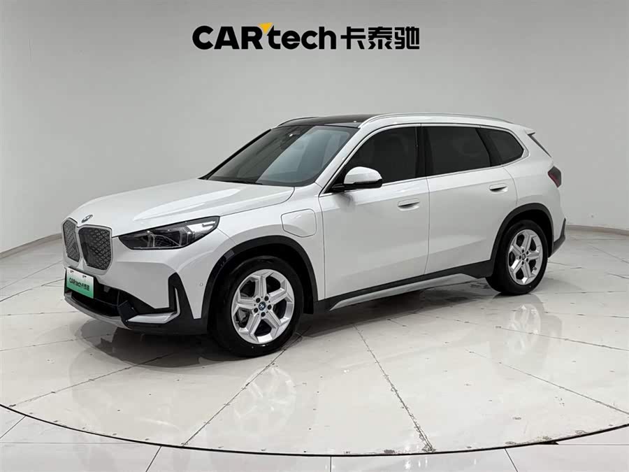 BMW iX1 2025 صورة سيارة #2