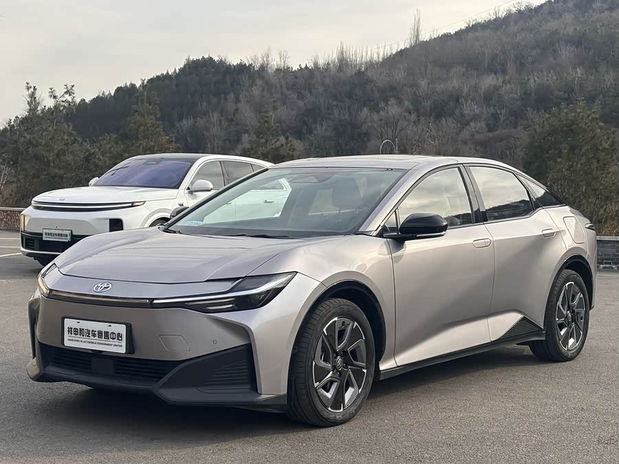 Toyota bZ3 2024 صورة سيارة #2