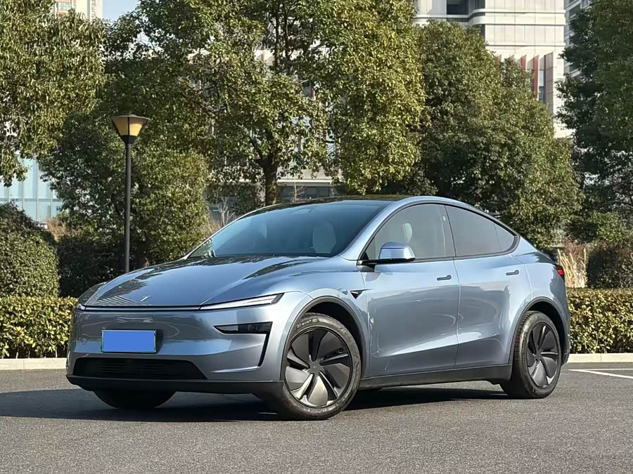 Tesla Model Y 2025 #2 Tesla Model Y 2025 car image #2