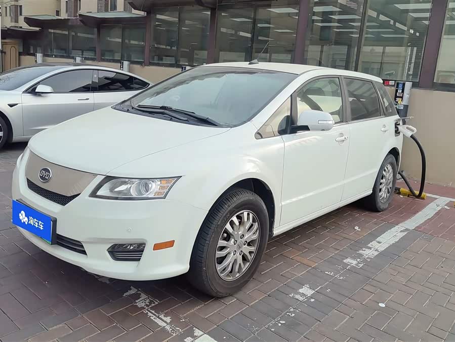 BYD e6 2015 car image #2