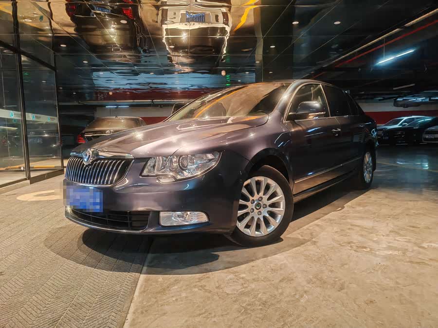 Skoda Superb 2010 car image #2