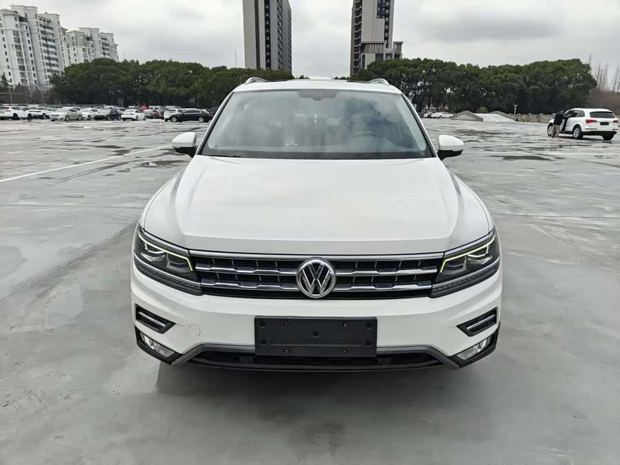 Volkswagen Tiguan L 2017 car image #2