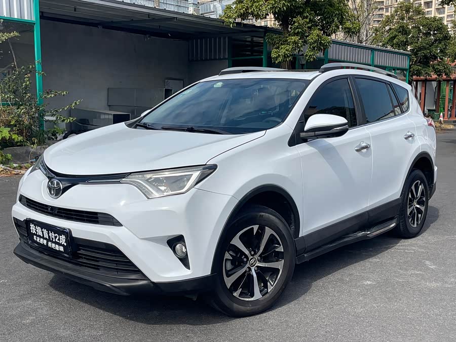 Toyota RAV4 2018 immagine di auto #2