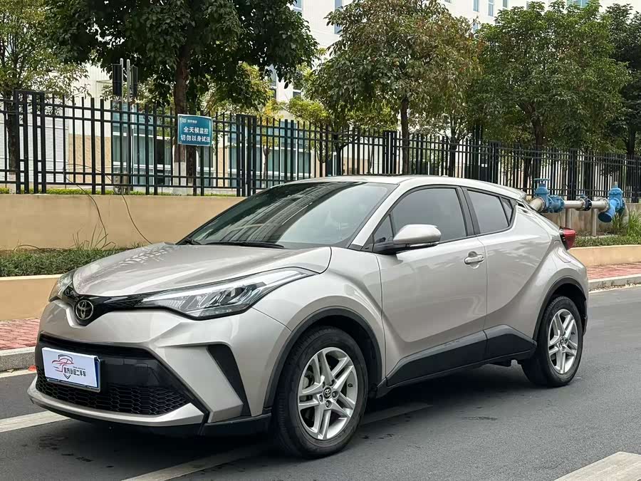 Toyota C-HR 2021 car image #2