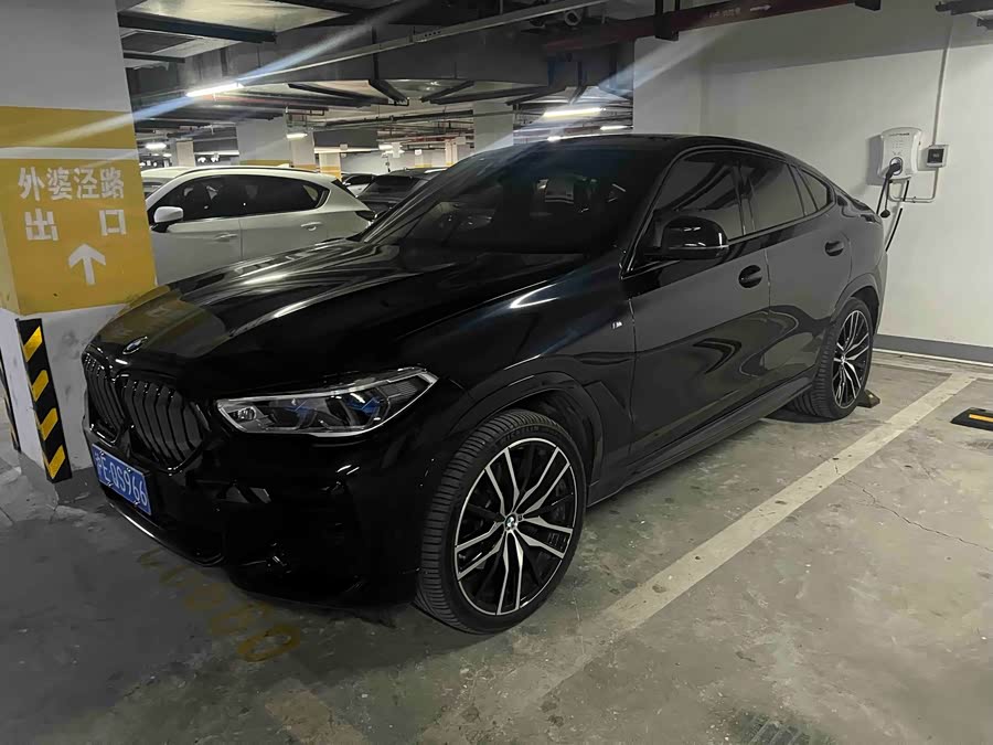 BMW X6 2023 immagine di auto #2
