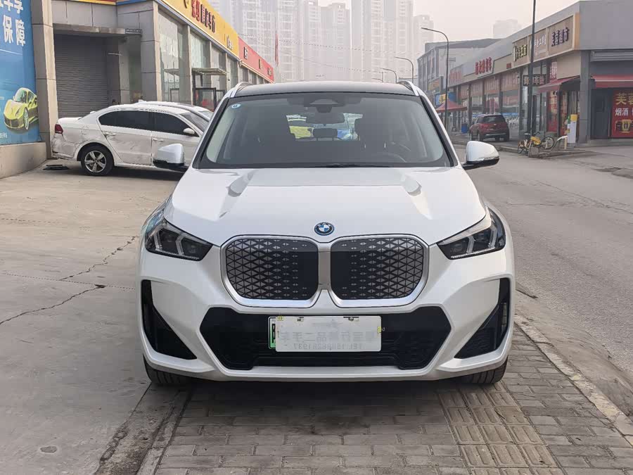 BMW iX1 2025 #2 BMW iX1 2025 car image #2