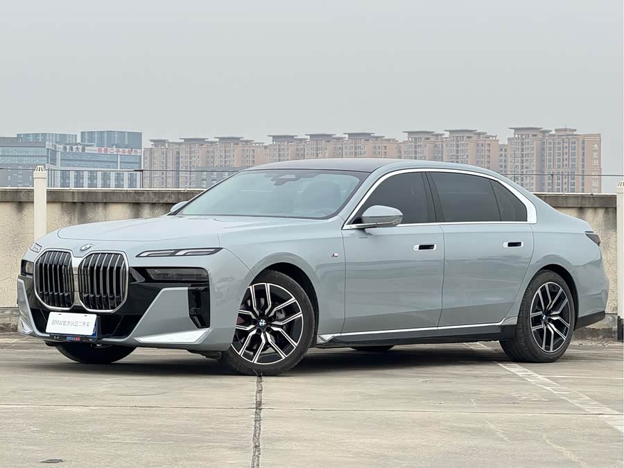 BMW M235L 2025 car image #2