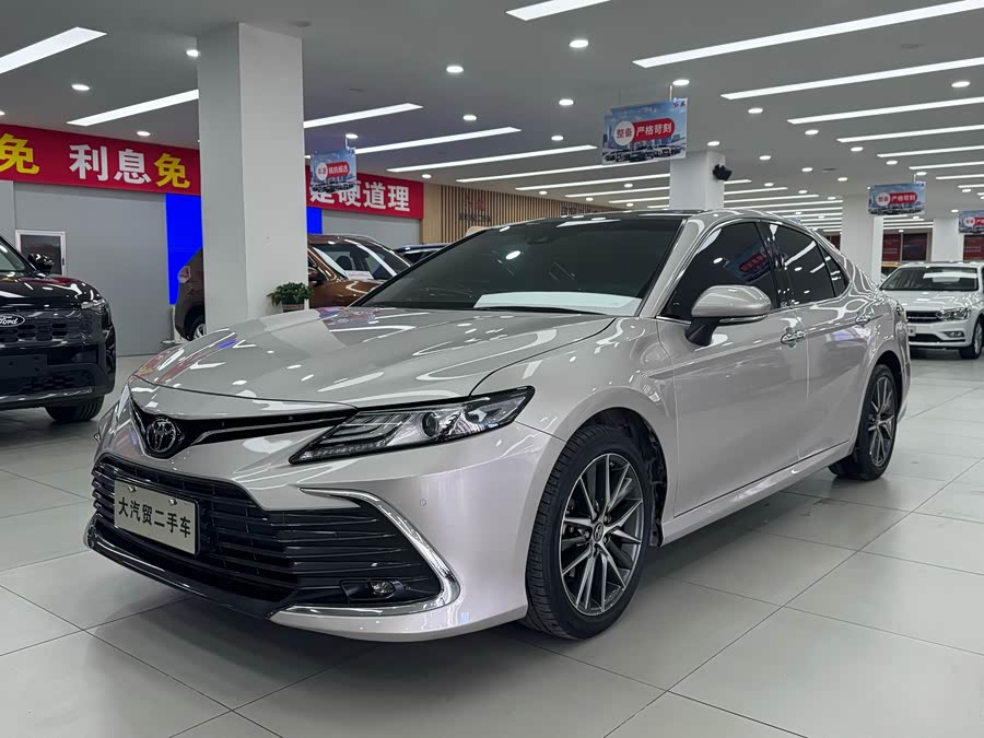 Toyota Camry 2021 immagine di auto #2