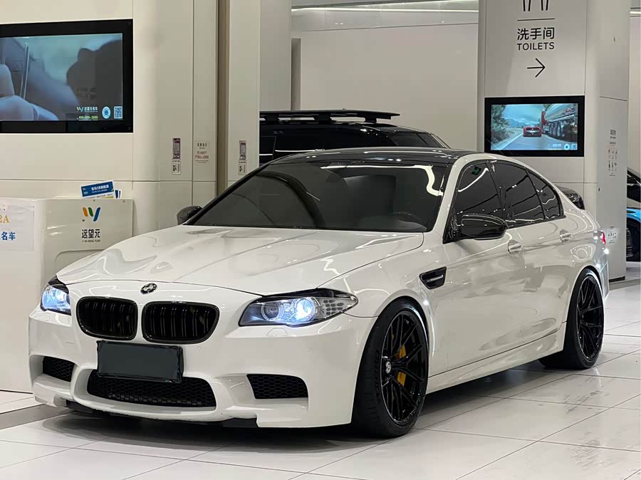 BMW M5 2014 car image #2
