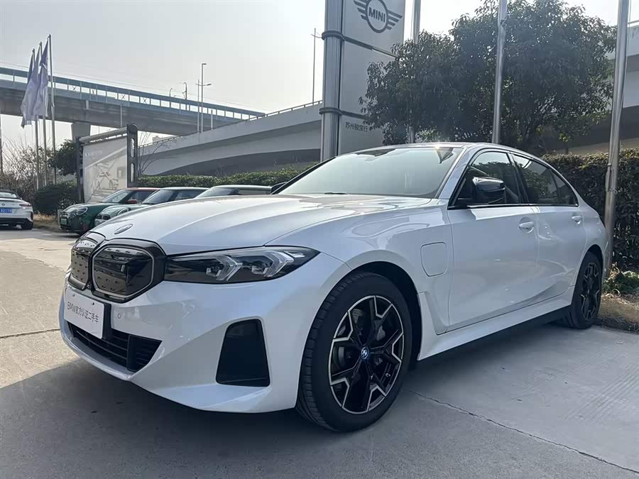 BMW i3 2025 car image #2