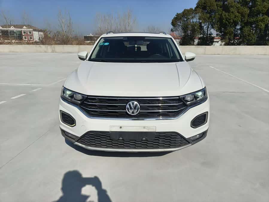 Volkswagen T-Roc 2019 car image #2